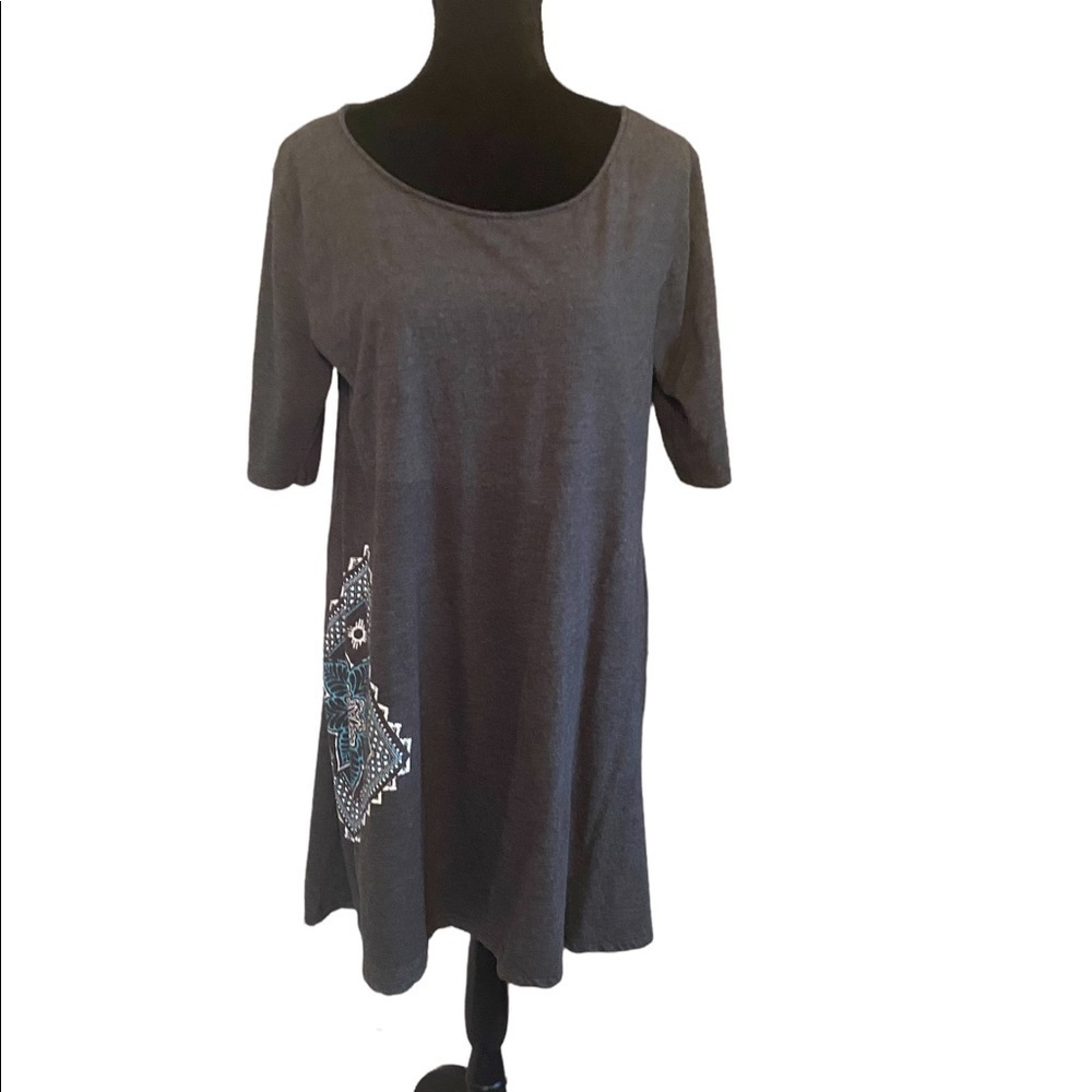 Instant Message t shirt dress gray knit w/ mandala screen print turquoise/white